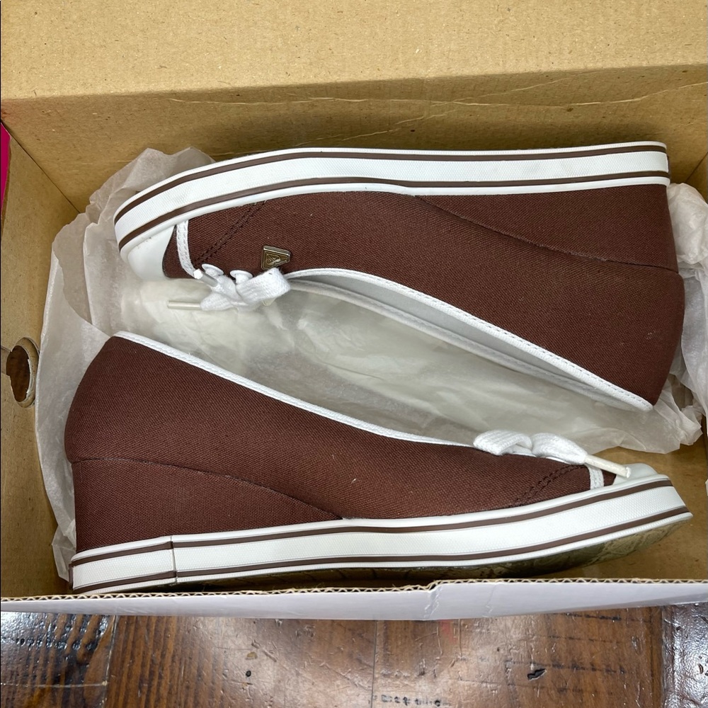 Roxy Piper Wedge Sneakers Brown Size 6.5 great condition With Box